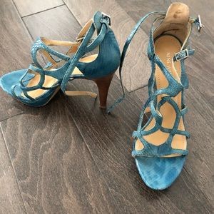 HOT strappy Nine West heels in turquoise